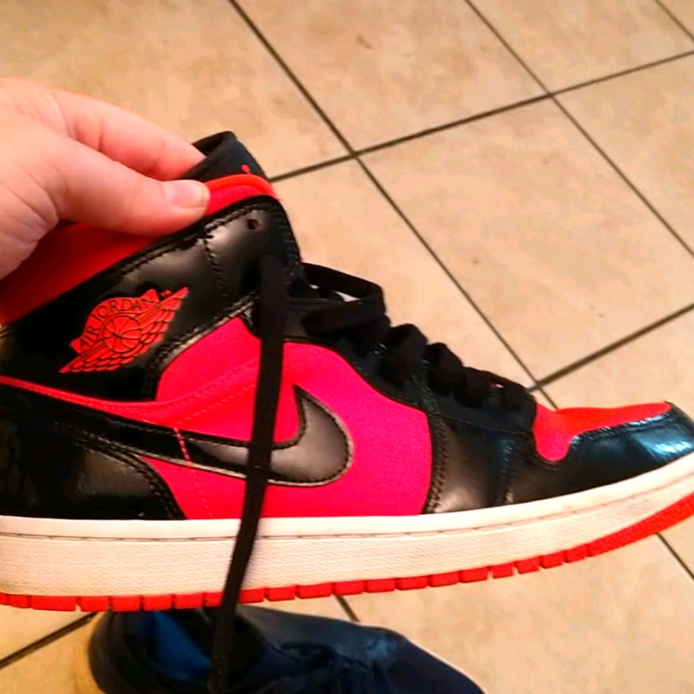 Jordan 1 Mid Hot Punch Black (W)